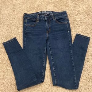 AEO Women’s Jeggings in Dark Denim - size 4 Long